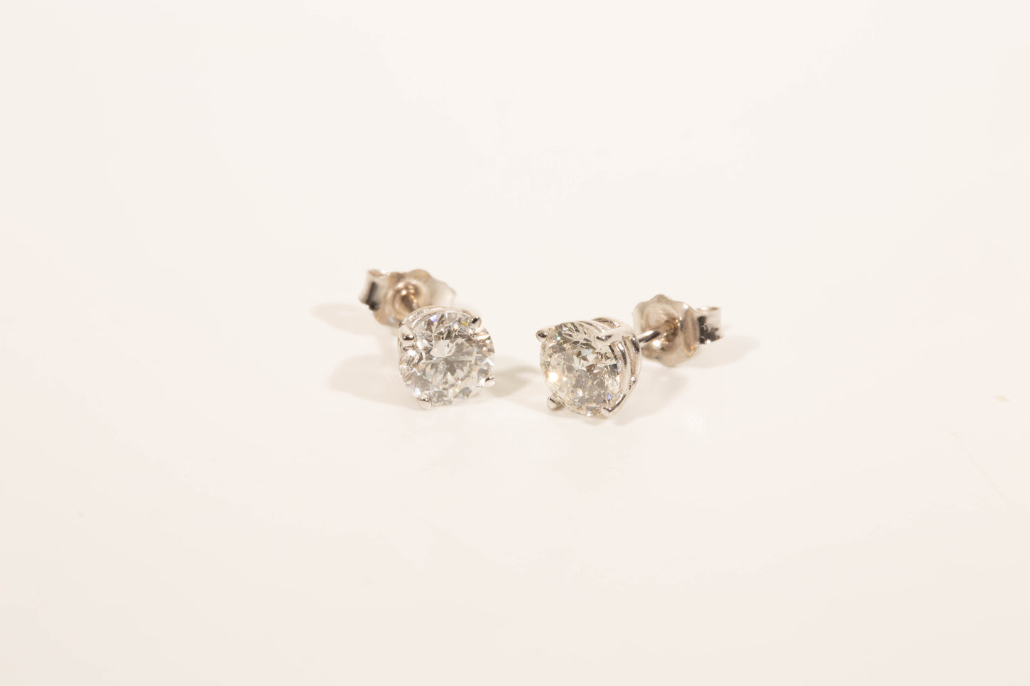 Round Diamond Stud Earrings