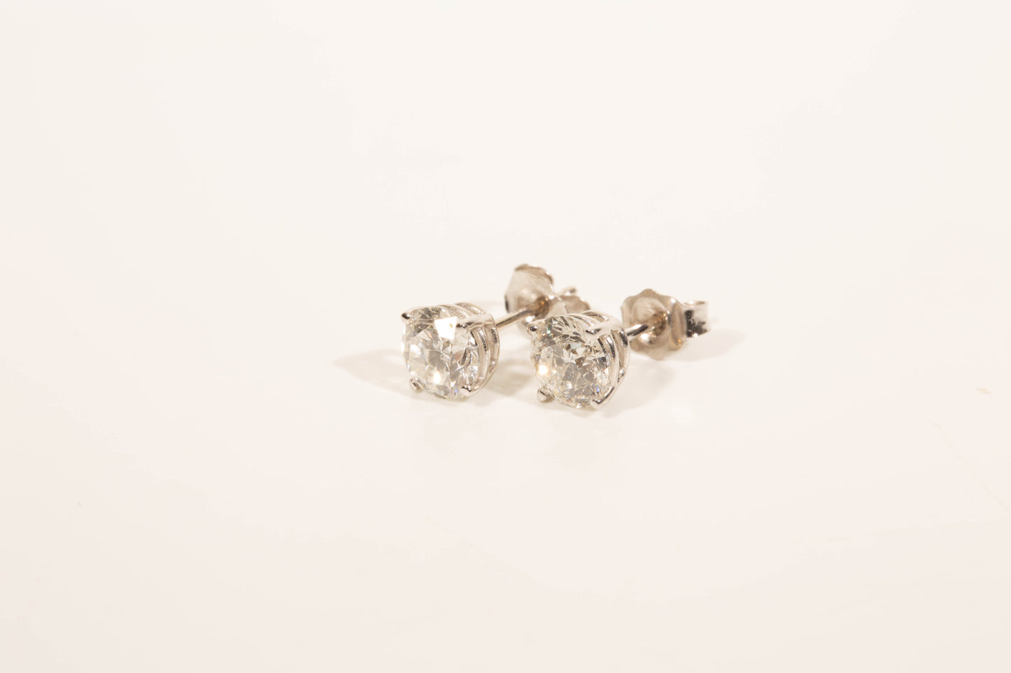 Round Diamond Stud Earrings