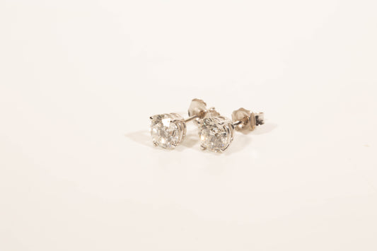 Round Diamond Stud Earrings