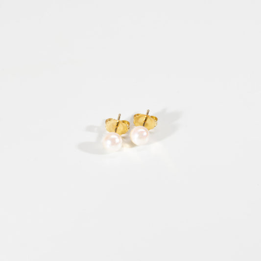 Freshwater Pearl Stud Earrings (white)