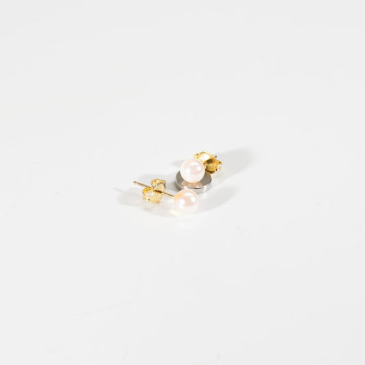 Freshwater Pearl Stud Earrings (white)